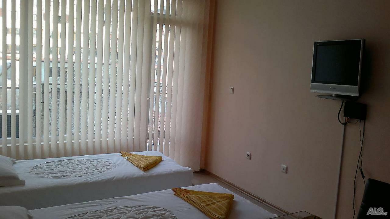 На Гости При Силвия Obzor Exterior foto
